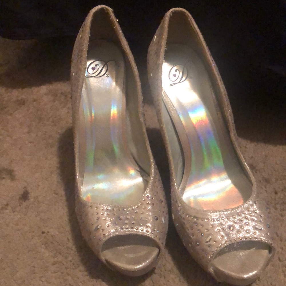 Heels - Picture 2 of 2